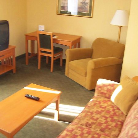 Days Inn By Wyndham Orillia Buitenkant foto
