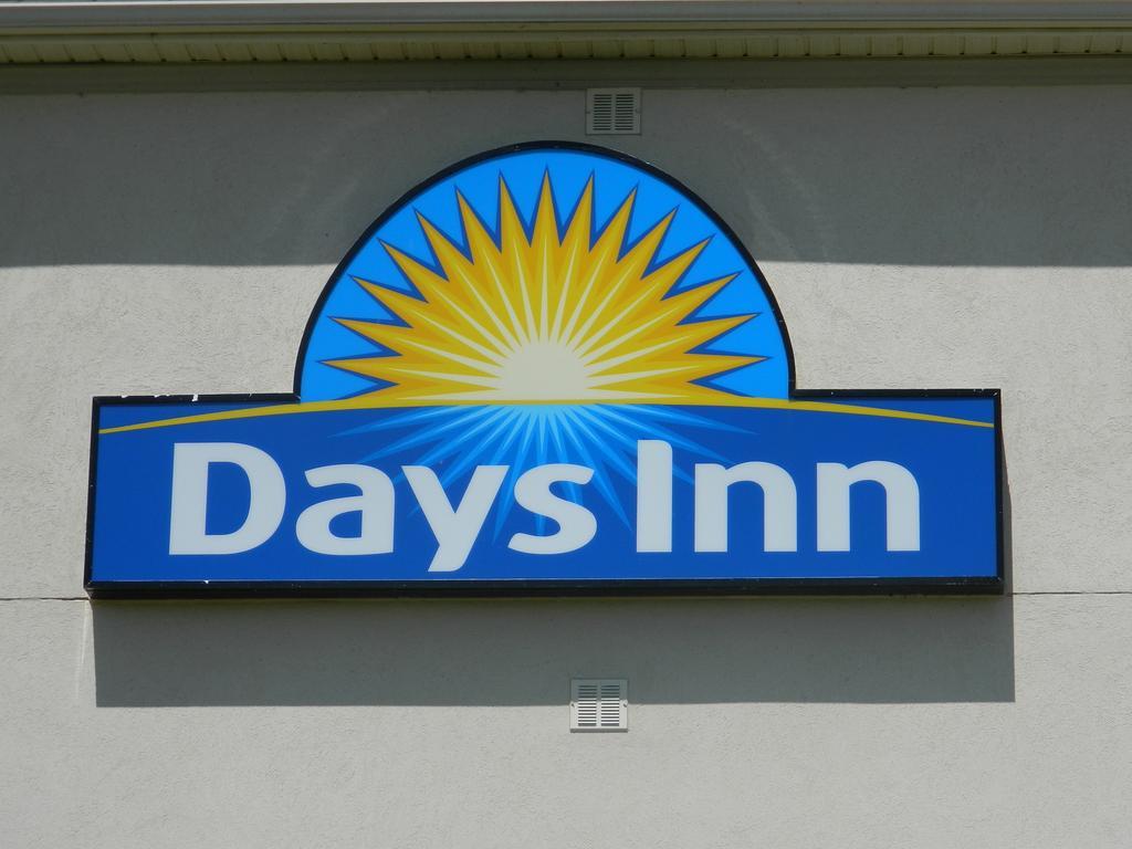 Days Inn By Wyndham Orillia Buitenkant foto